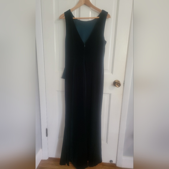 Jessica Howard Velvet Gown - Picture 2 of 4